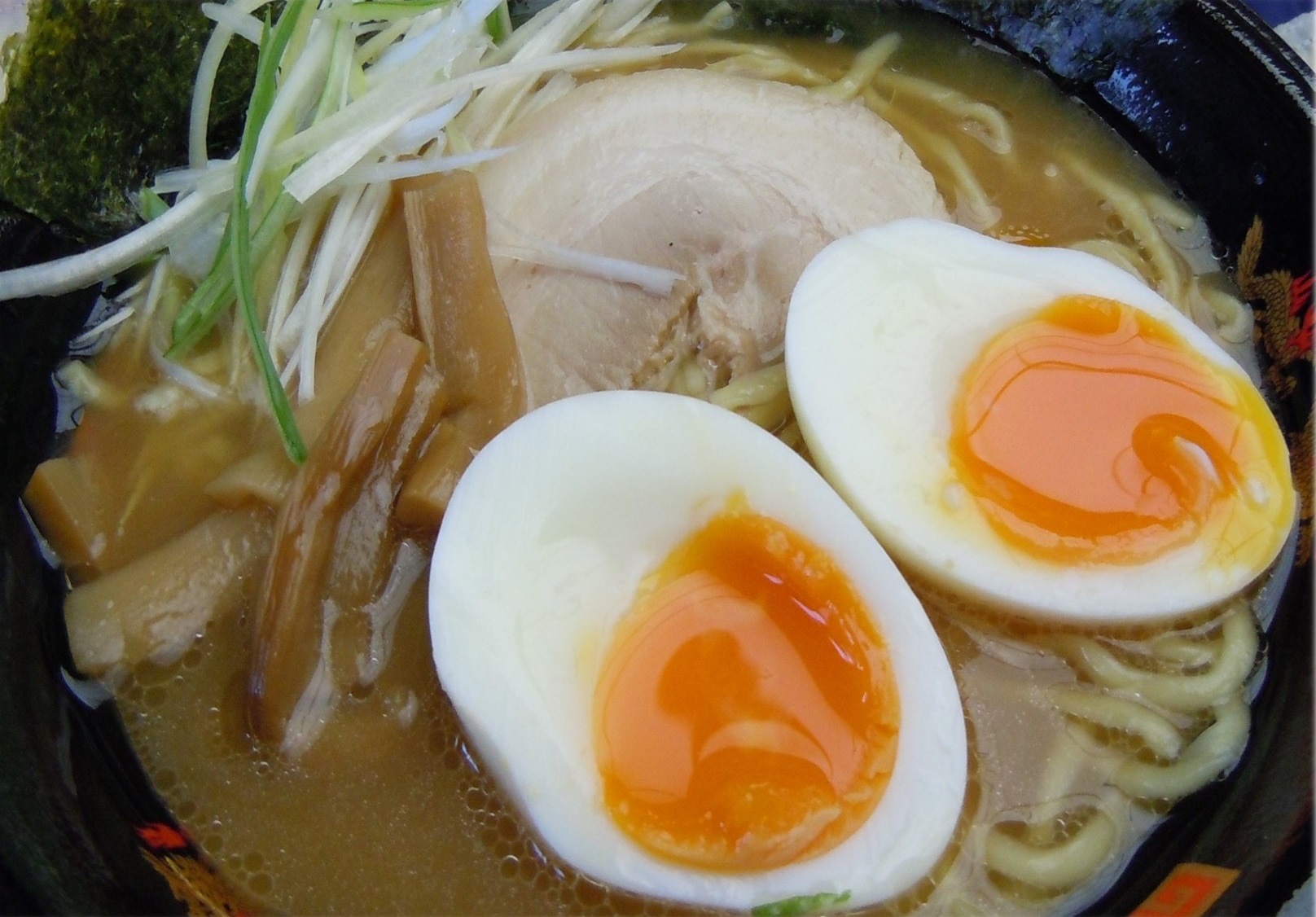 豚骨醤油ラーメン 